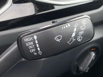 VOLKSWAGEN T-ROC 1.5 Tsi R-Line 5Dr Dsg