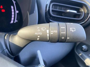 TOYOTA YARIS 1.5 Vvt-H Design Hatchback 5Dr Petrol Hybrid E-Cvt Euro 6 (S/S) 