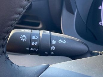 TOYOTA YARIS 1.5 Vvt-H Design Hatchback 5Dr Petrol Hybrid E-Cvt Euro 6 (S/S) 