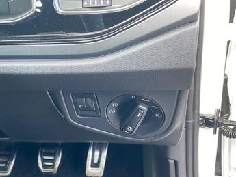 VOLKSWAGEN POLO 1.0 Tsi 115 R-Line 5Dr Dsg