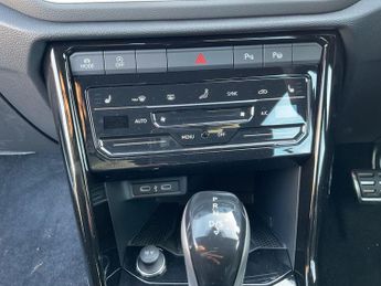 VOLKSWAGEN T-ROC 1.5 Tsi R-Line 2Dr Dsg