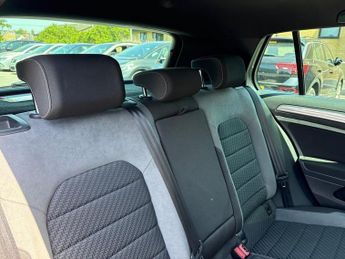 VOLKSWAGEN GOLF 2.0 Tdi R-Line Hatchback 5Dr Diesel Dsg Euro 6 (S/S) (150 Ps)