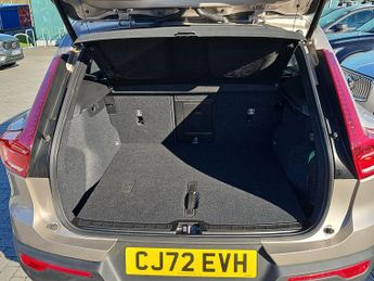 VOLVO XC40 2.0 B4P Plus Dark 5Dr Auto