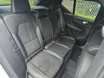 VOLVO XC40 1.5 T3 [163] R Design 5Dr Geartronic