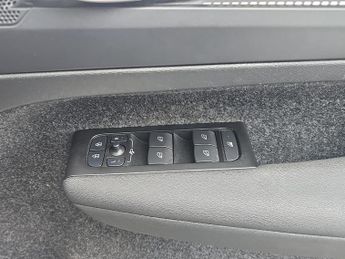 VOLVO XC40 1.5 T3 [163] R Design 5Dr Geartronic