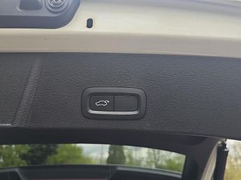 VOLVO XC40 1.5 T3 [163] R Design 5Dr Geartronic