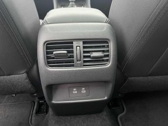 NISSAN QASHQAI 1.3 Dig-T Mh N-Connecta 5Dr