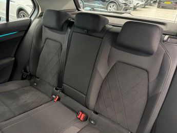 VOLKSWAGEN GOLF 1.5 Etsi Mhev Style Hatchback 5Dr Petrol Hybrid Dsg Euro 6 (S/S)