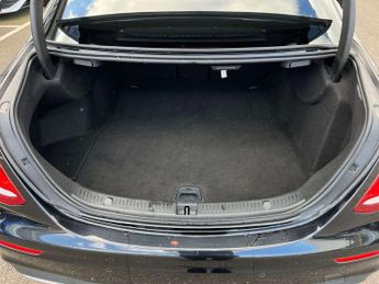 MERCEDES-BENZ E CLASS E220D Amg Line 4Dr 9G-Tronic