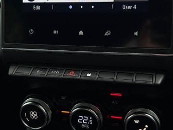 RENAULT CAPTUR 1.6 E-Tech Iconic Edition Suv 5Dr Petrol Hybrid Auto Euro 6 (S/S