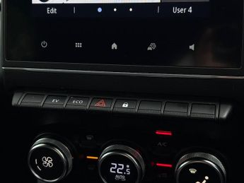 RENAULT CAPTUR 1.6 E-Tech Iconic Edition Suv 5Dr Petrol Hybrid Auto Euro 6 (S/S