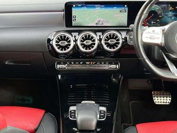 MERCEDES-BENZ CLA Cla 220D Amg Line Premium 4Dr Tip Auto