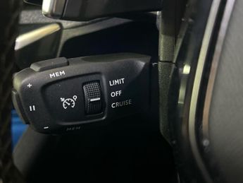 PEUGEOT 3008 1.2 Puretech Allure Premium + Suv 5Dr Petrol Eat Euro 6 (S/S) (1