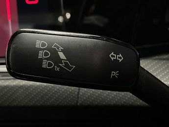 VOLKSWAGEN GOLF 2.0 Tdi R-Line Hatchback 5Dr Diesel Dsg Euro 6 (S/S) (150 Ps)