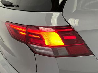 VOLKSWAGEN GOLF 2.0 Tdi R-Line Hatchback 5Dr Diesel Dsg Euro 6 (S/S) (150 Ps)