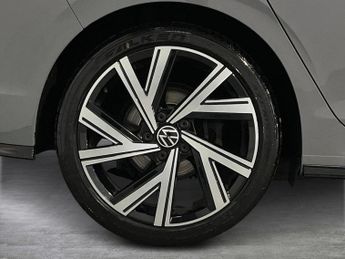 VOLKSWAGEN GOLF 2.0 Tdi R-Line Hatchback 5Dr Diesel Dsg Euro 6 (S/S) (150 Ps)