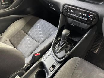 TOYOTA YARIS 1.5 Hybrid Design 5Dr Cvt