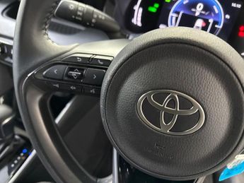 TOYOTA YARIS 1.5 Hybrid Design 5Dr Cvt