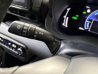 TOYOTA YARIS 1.5 Hybrid Design 5Dr Cvt