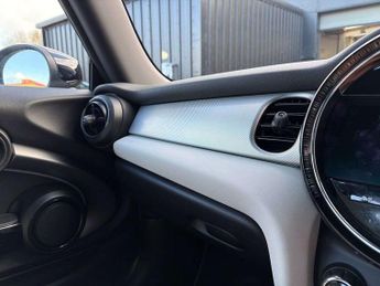 MINI HATCHBACK 1.5 Cooper Exclusive 3Dr Auto
