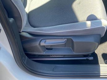 VOLKSWAGEN ID.3 Pro Performance 58Kwh Family Hatchback 5Dr Electric Auto (204 Ps