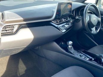 TOYOTA C-HR 1.8 Hybrid Dynamic 5Dr Cvt