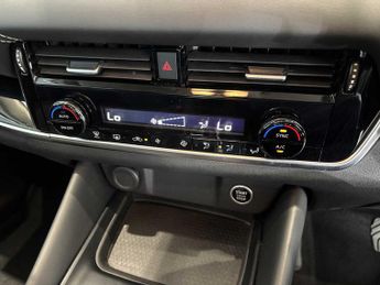 NISSAN QASHQAI 1.3 Dig-T Mh 158 N-Connecta 5Dr Xtronic