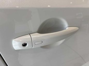 NISSAN QASHQAI 1.3 Dig-T Mh 158 N-Connecta 5Dr Xtronic