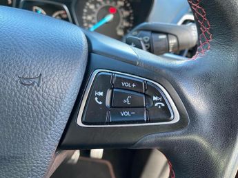 FORD KUGA 1.5 Tdci St-Line Suv 5Dr Diesel Powershift Euro 6 (S/S) (120 Ps)