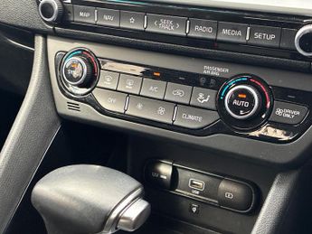 KIA NIRO Niro 1.6 Gdi Phev 3 5Dr Dct Estate