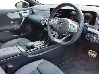 MERCEDES-BENZ CLA Cla 220D Amg Line Premium + Night Ed 5Dr Tip Auto