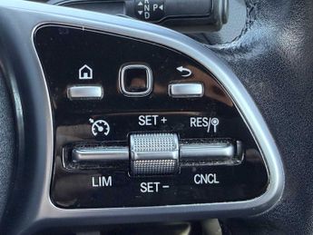 MERCEDES-BENZ GLA Gla 200 Sport Executive 5Dr Auto