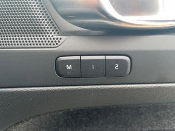 VOLVO XC40 2.0 B3P Plus Dark 5Dr Auto