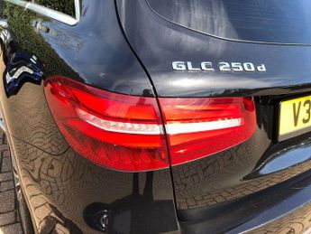 MERCEDES-BENZ GLC Glc 250D 4Matic Amg Line Premium 5Dr 9G-Tronic