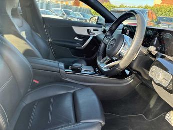 MERCEDES-BENZ CLA Cla 220D Amg Line Premium Plus 4Dr Tip Auto