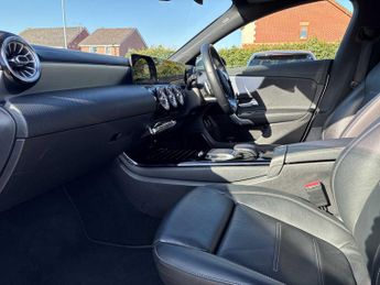 MERCEDES-BENZ CLA Cla 220D Amg Line Premium Plus 4Dr Tip Auto