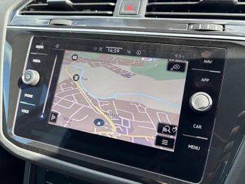VOLKSWAGEN TIGUAN 1.5 Tsi Life Suv 5Dr Petrol Dsg Euro 6 (S/S) (150 Ps)