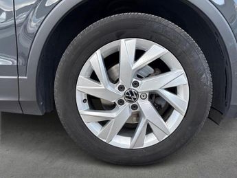 VOLKSWAGEN TIGUAN 1.5 Tsi Life Suv 5Dr Petrol Dsg Euro 6 (S/S) (150 Ps)
