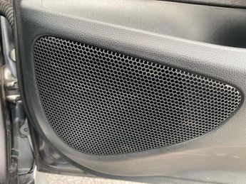 TOYOTA YARIS 1.5 Hybrid Design 5Dr Cvt