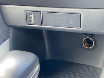 TOYOTA YARIS 1.5 Hybrid Design 5Dr Cvt