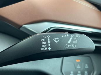 VOLKSWAGEN ID.4 Pro Performance 77Kwh Life Suv 5Dr Electric Auto (204 Ps)