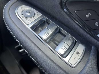 MERCEDES-BENZ GLC Glc 220D 4Matic Amg Line 5Dr 9G-Tronic