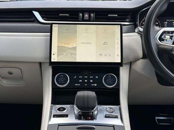 JAGUAR F-PACE 2.0 D200 R-Dynamic Hse 5Dr Auto Awd