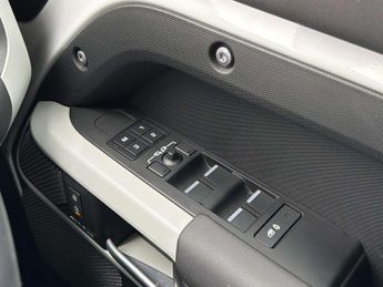 LAND ROVER DEFENDER 3.0 D250 Se 110 5Dr Auto