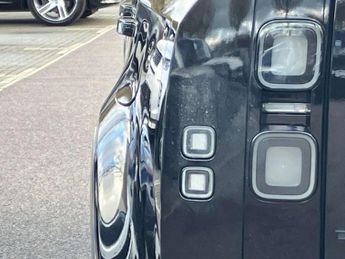 LAND ROVER DEFENDER 2.0 P300E X-Dynamic Se 110 5Dr Auto
