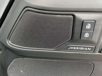 LAND ROVER DEFENDER 2.0 P300E X-Dynamic Se 110 5Dr Auto