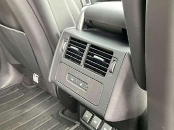 LAND ROVER DISCOVERY 3.0 D300 Dynamic Hse 5Dr Auto