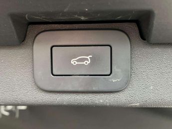 LAND ROVER DISCOVERY 3.0 D300 Dynamic Hse 5Dr Auto