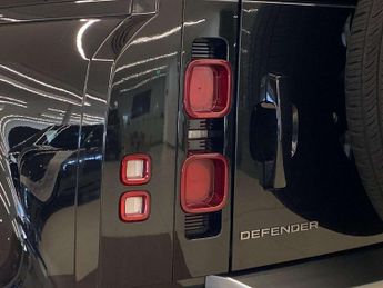 LAND ROVER DEFENDER 3.0 D300 X-Dynamic Se 110 5Dr Auto