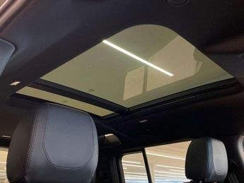 LAND ROVER DEFENDER 3.0 D300 X-Dynamic Se 110 5Dr Auto